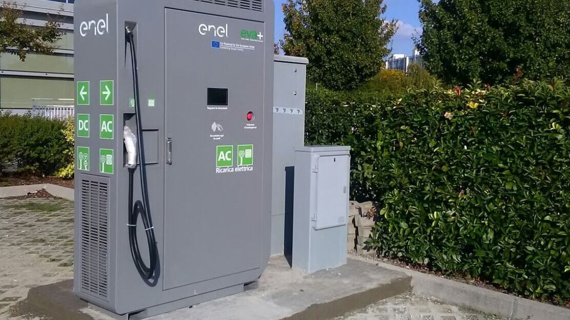 In auto elettrica da Milano a Roma
