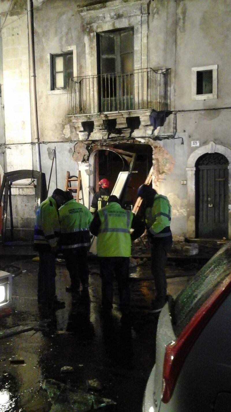 Esplosione per un fuga di gas a Catania 1