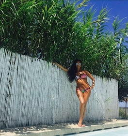 Pamela Prati in topless per la fine dell'estate 18