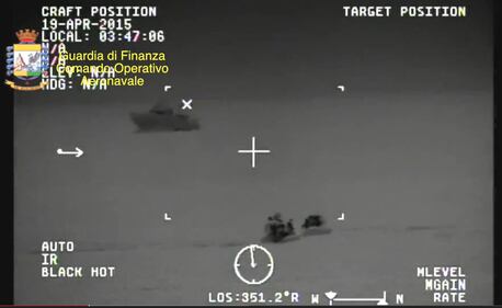 Tragedia nel Canale di Sicilia: le immagini dei soccorsi 3