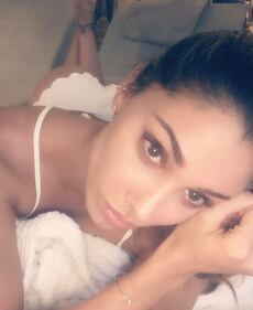 Belen Rodriguez provocante in costume  1