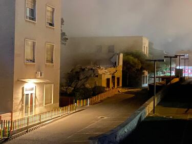 Paura a Cagliari, crollano aula magna e laboratorio di lingue 4