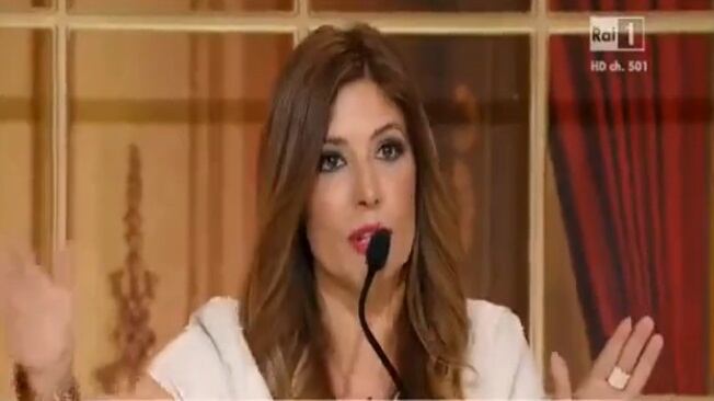 "Vi racconto le bufale sul cibo" Ma la Lucarelli viene insultata