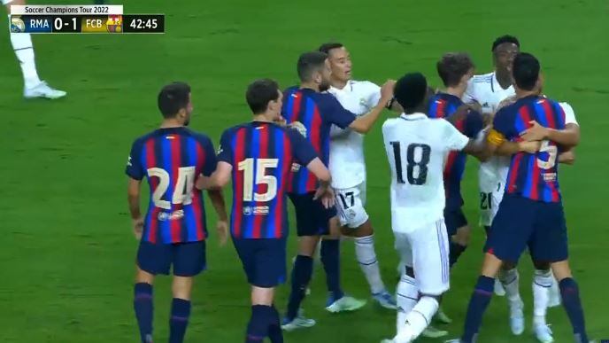 Real Madrid-Barcellona, scatta la rissa in amichevole: ecco cos'è successo