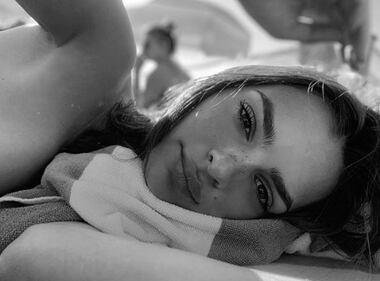 Emily Ratajkowski, scollatura hot su Instagram 2