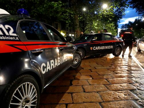 Lite e sparatoria in piazza: un morto, arrestato l'assessore