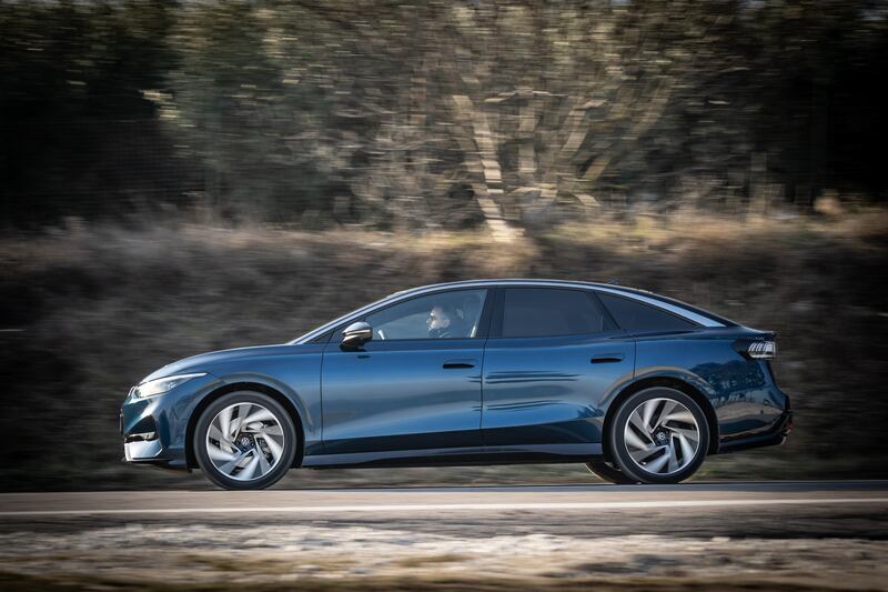 Volkswagen ID.7, primo contatto: guarda la gallery 2