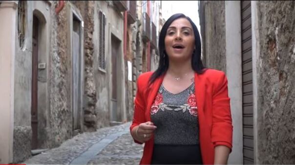La folle difesa della cantante: "Sparate alla polizia? È cultura". E scoppia il caso sulla musica