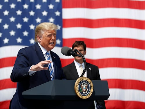 Ma Donald non pensa alla resa. E ora parte l'inchiesta per frode