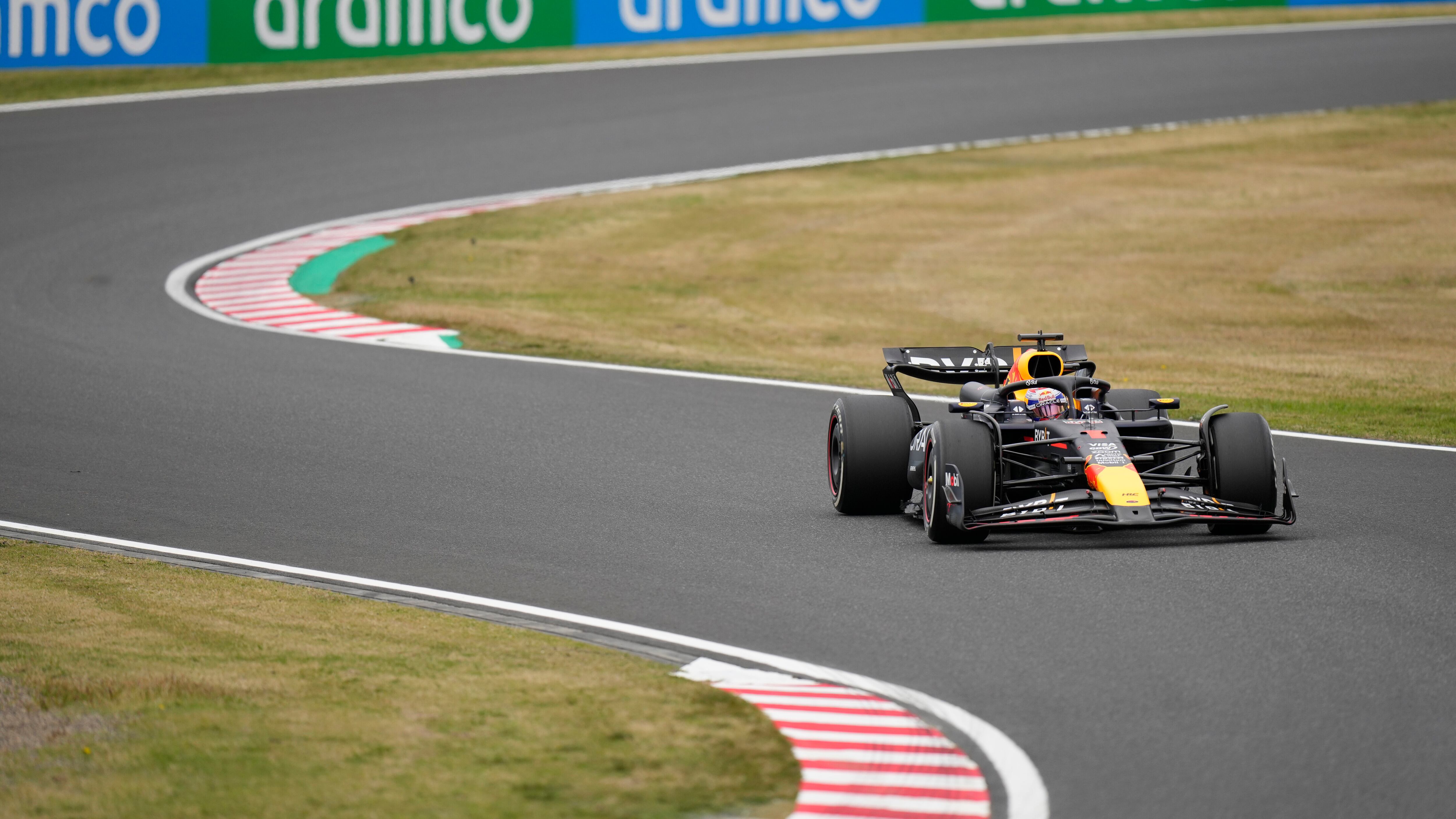F1 GP Giappone: Verstappen quarta pole position consecutiva, Ferrari poco brillante