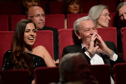 Alain Delon riceve la "Palma d'oro" al Festival di Cannes  5