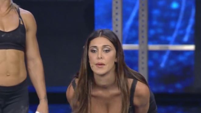 "La tetta, la tetta!", incidente hot a Tu si que vales: Belen Rodriguez mostra il seno