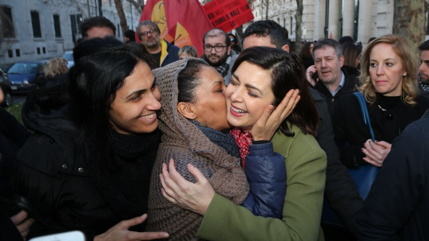 Boldrini al corteo antirazzista tra contestazioni e "Bella ciao"
