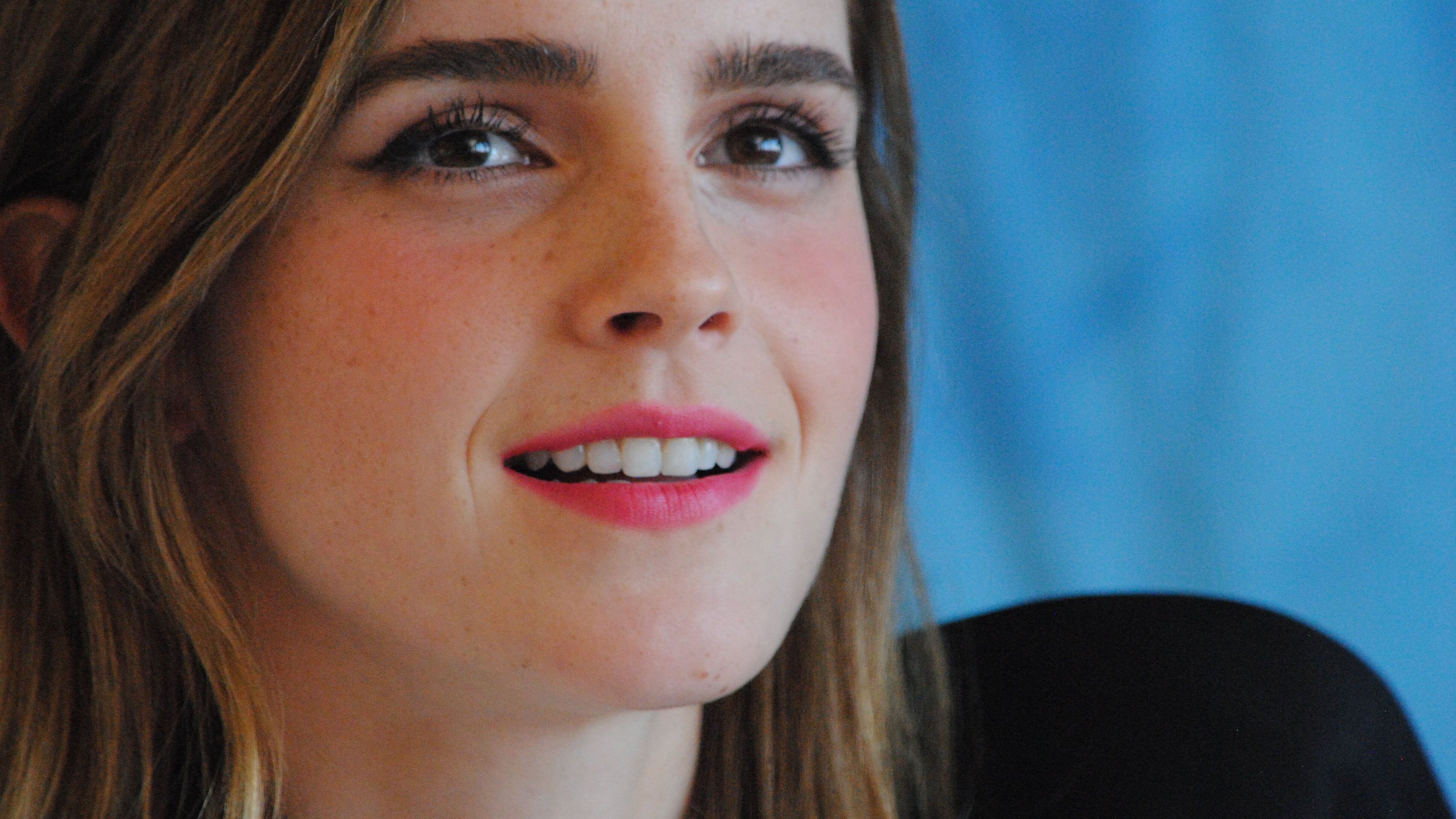 Emma Watson lancia un numero per denunciare le aggressioni sessuali