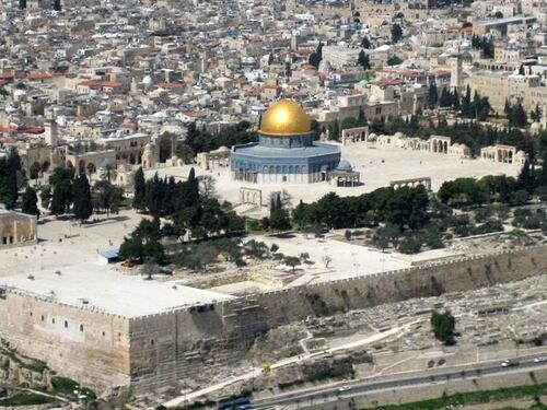 Gerusalemme, scontri sulla Spianata "110 i palestinesi feriti o intossicati"