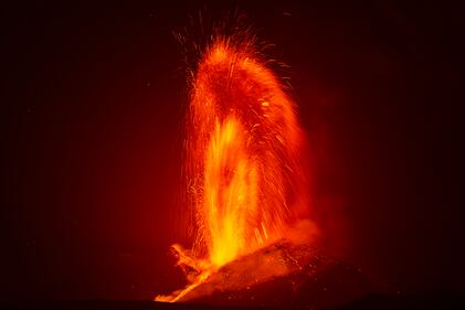 L'Etna in eruzione dà spettacolo 4