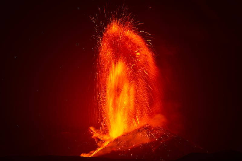 L'Etna in eruzione dà spettacolo 4