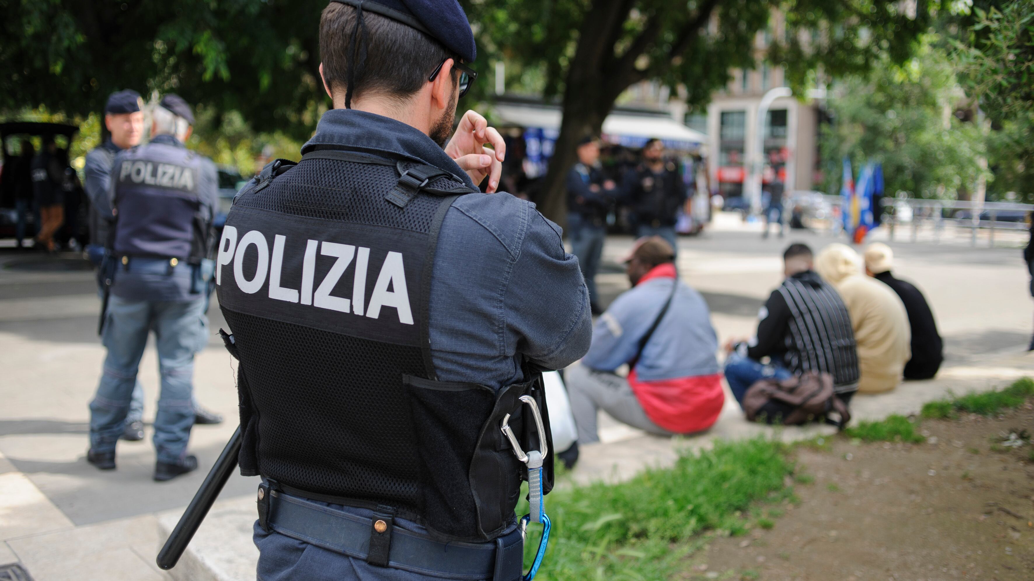 "Violentata da uno sconosciuto aspettando il treno in Centrale"