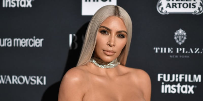 Kim Kardashian senza reggiseno sul red carpet 12