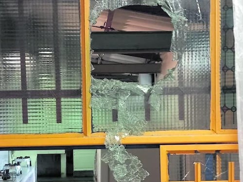 Ospita un dibattito di Fdi per il Sì. Un circolo distrutto dagli antifascisti