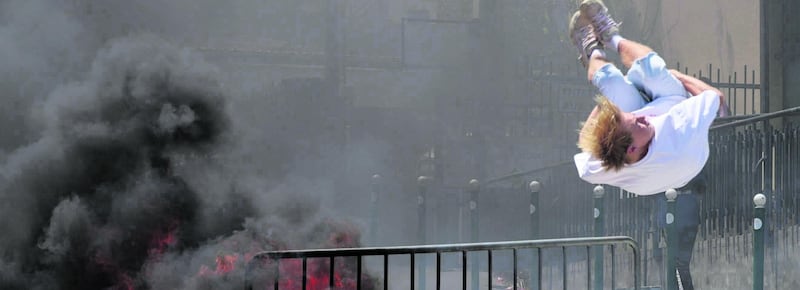 Francia in fiamme. La rabbia a scuola non si spegne. E Le Pen accusa i cattivi maestri