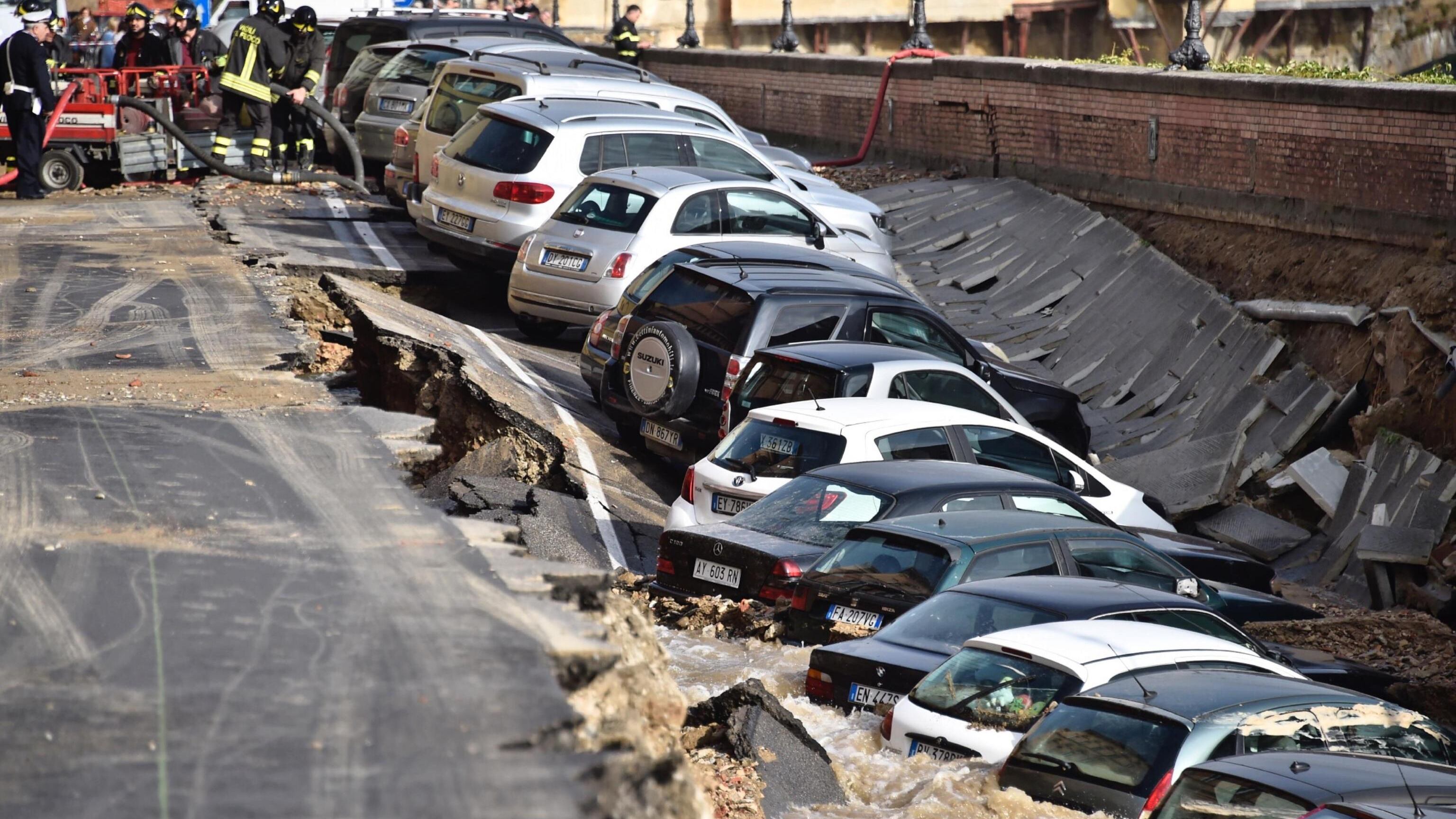 Firenze, inchiesta su voragine lungarno: "Crollo colposo"