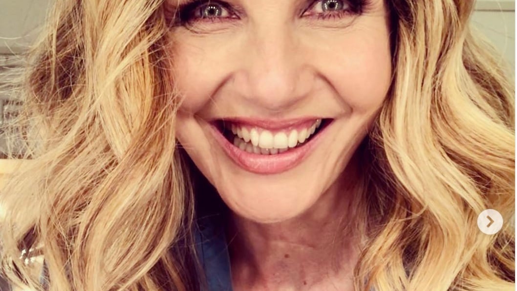 Lorella Cuccarini furiosa con l’hater che la accusa di omofobia: "Vergognati"
