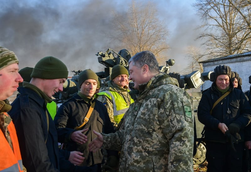 Ucraina, Poroshenko partecipa a un'esercitazione militare 7