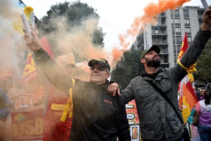 Scontri tra centri sociali e polizia al vertice Ue 4