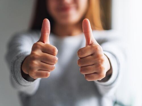 Giornata mondiale del complimento: modi, tempi ed espressioni curiose per complimentarsi