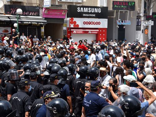 Tunisia, l'ora delle purghe. E l'Italia teme i terroristi