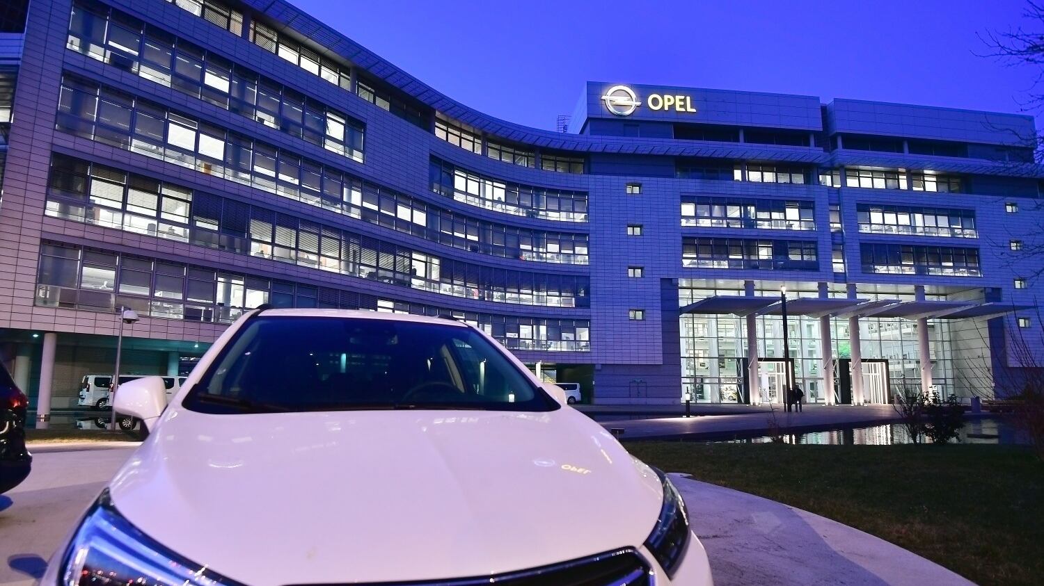 Peugeot acquista Opel: nasce secondo colosso d'Europa