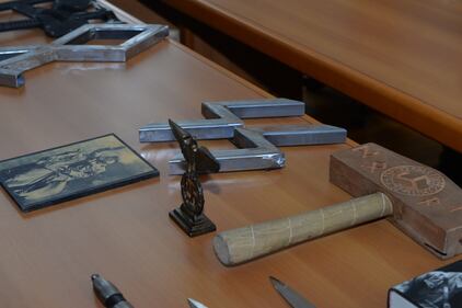Naziskin, l'arsenale trovato nella sede di Varese 14