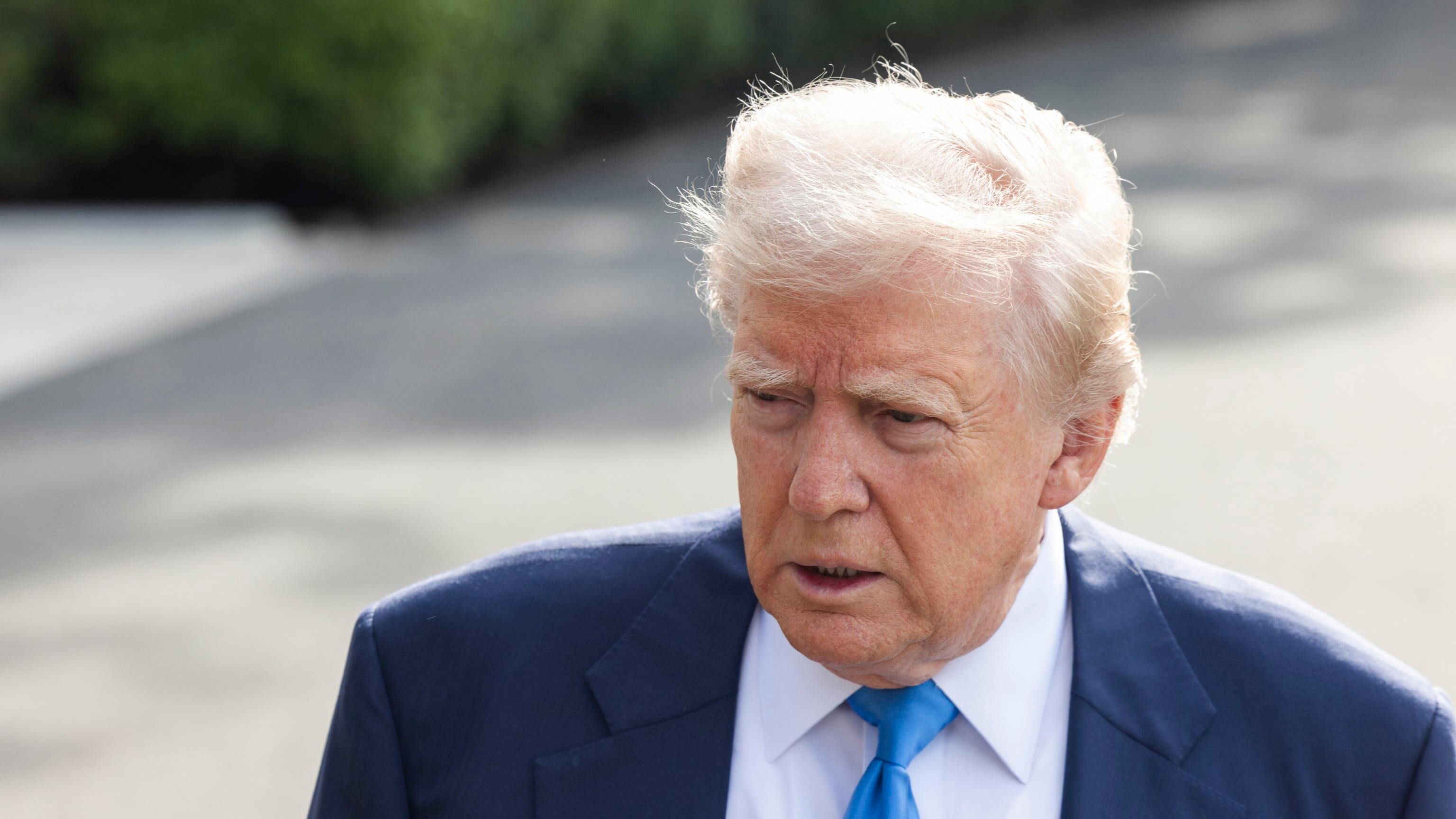 Dazi e Pil, cala l'economia Usa. Ma Trump: "È colpa di Biden"