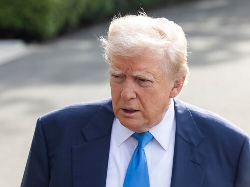 Dazi e Pil, cala l'economia Usa. Ma Trump: "È colpa di Biden"