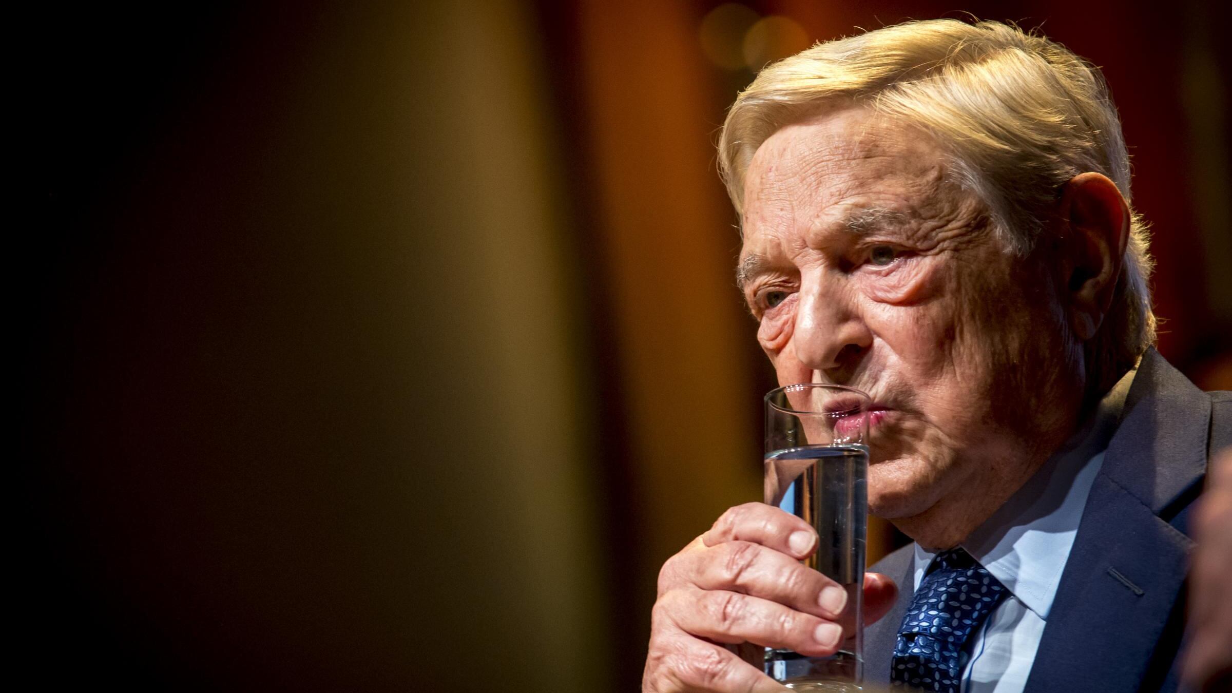L'oscuro legame Soros-gesuiti: un fiume sotterraneo di dollari