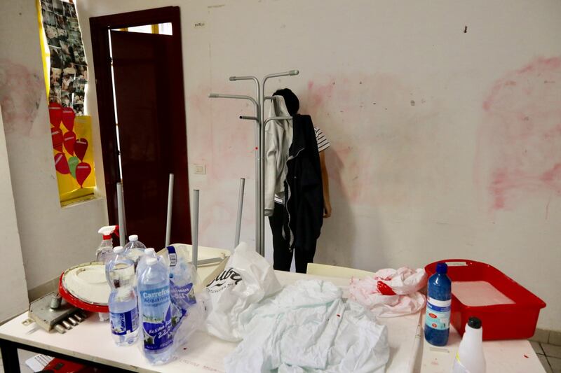Volontari nella scuola dopo gli atti vandalici 3