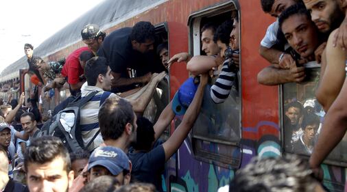 Macedonia, l'assalto dei clandestini ai treni per l'Europa 5