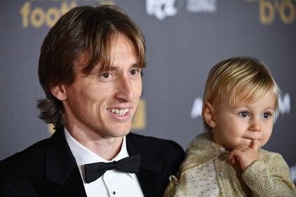Luka Modric è il nuovo Pallone d'oro: ecco gli scatti alla cerimonia di premiazione 6