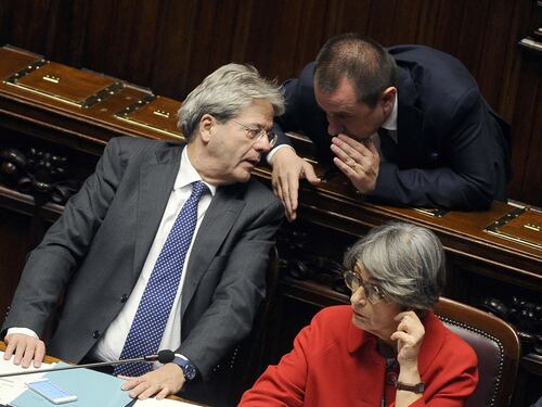 Gentiloni alla Camera: "Il governo dura finché ha la fiducia"
