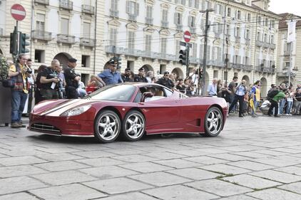 Sfilata di automobili a Torino per il Motor show 7