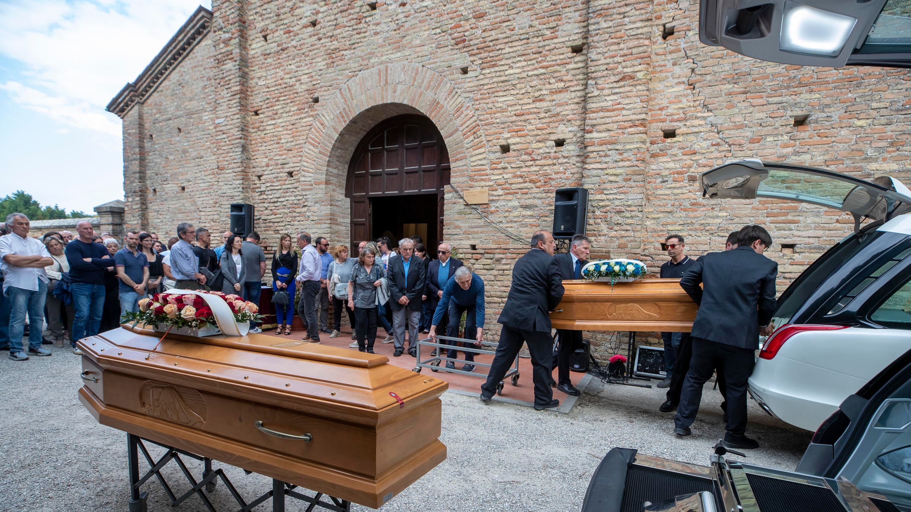 In 400 per l'addio a Delio e Dorotea