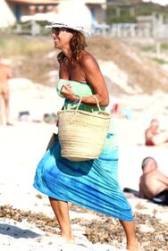 Cristina Parodi, topless a Formentera 8