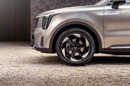 Kia Sorento PHEV 2025: guarda la gallery del nuovo SUV ibrido plug-in 10