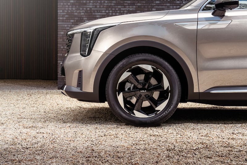 Kia Sorento PHEV 2025: guarda la gallery del nuovo SUV ibrido plug-in 10