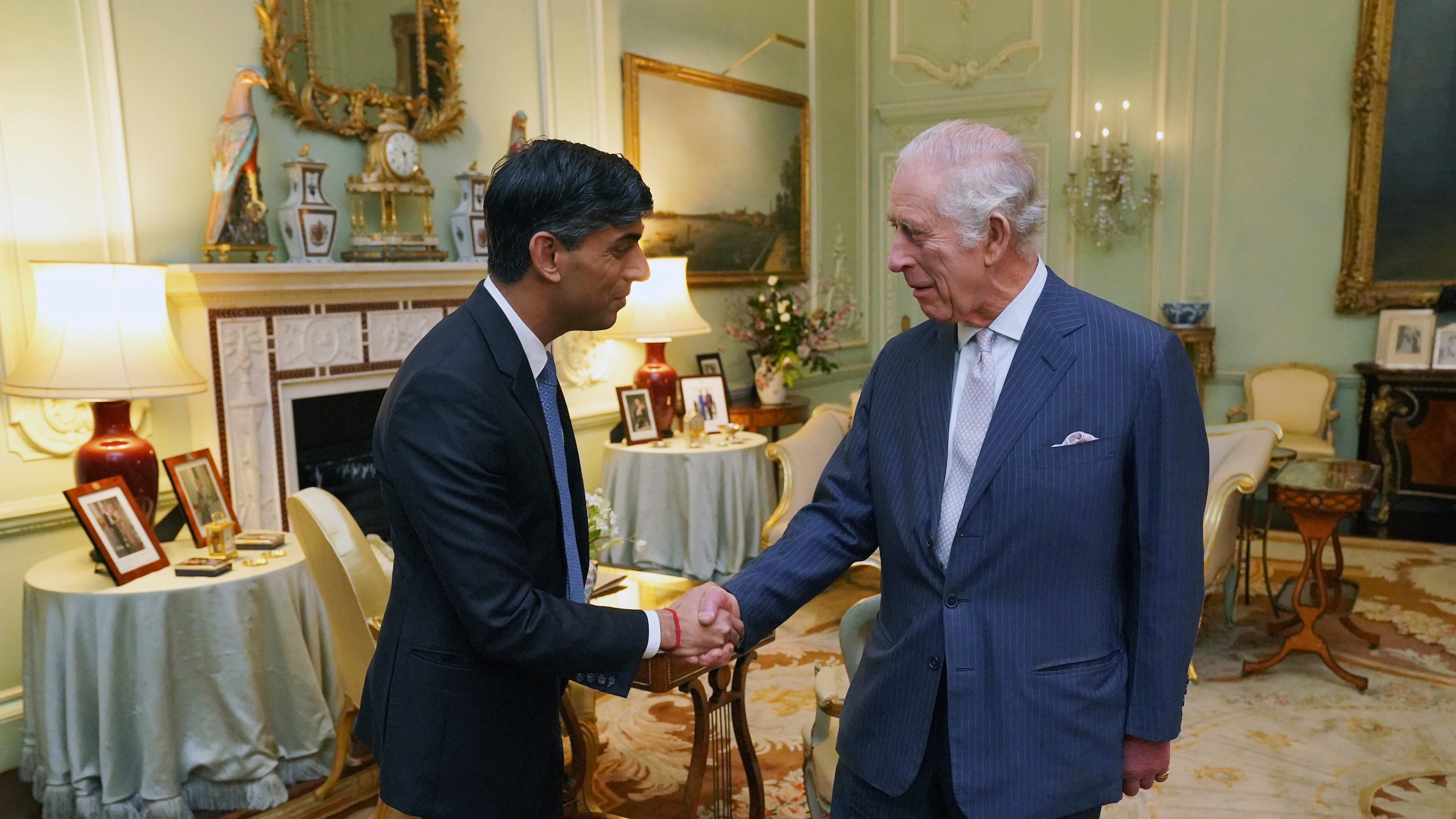 Le lacrime di Re Carlo: il retroscena durante l'incontro con il premier inglese