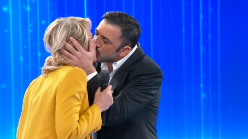 "Maria pomiciamo...". Pio e Amedeo infiammano Amici