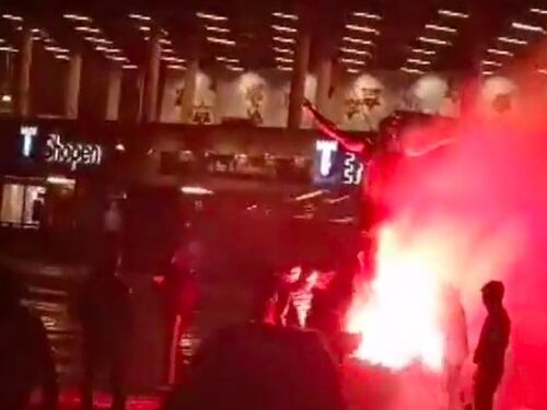 Malmoe, tifosi infuriati con Ibrahimovic: a fuoco la statua fuori dallo stadio