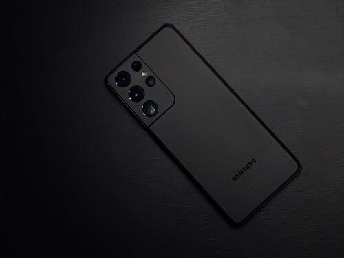 Samsung, hacker pubblicano 190 GB di dati rubati: account a rischio