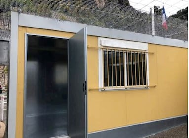 I rapporti e le foto sui container francesi per i migranti 2